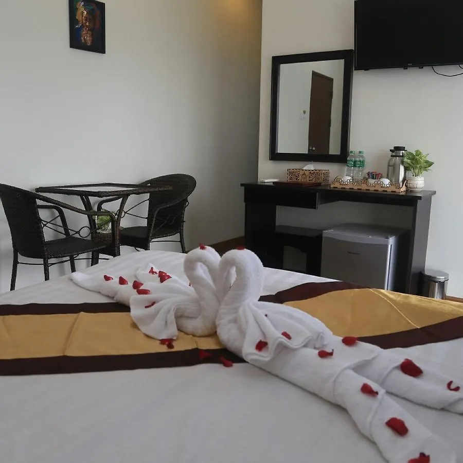 Royal Malikha Hotel Γιανγκόν